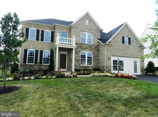 42487 Pine Forest Dr, Chantilly, VA 20152