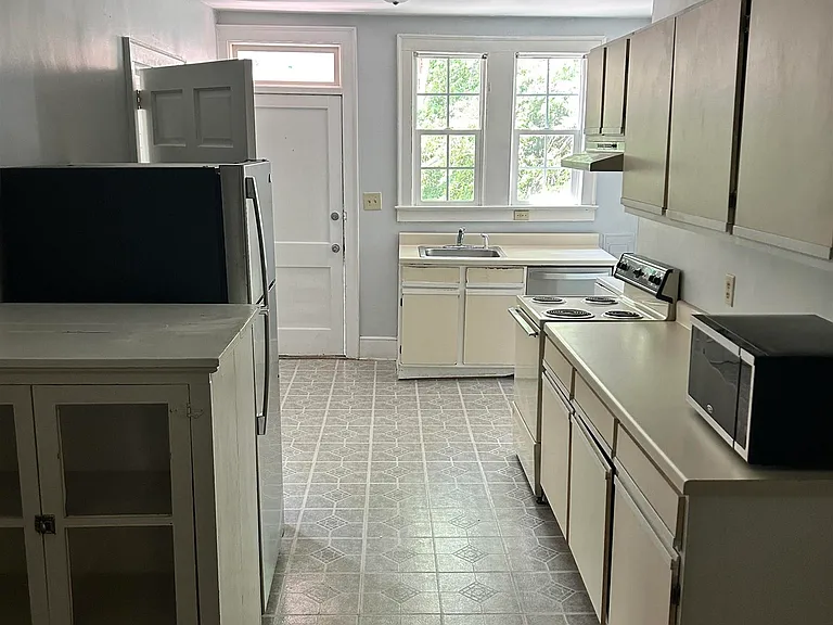 303 King St — Photo 19
