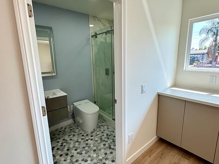 731 N Rose St #B — Photo 8