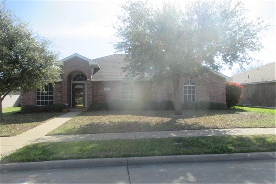 1st image of 1228 Old Oak Dr