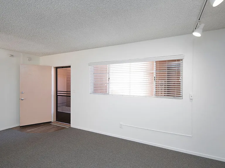 Emerald Manor Apartments — Photo 21