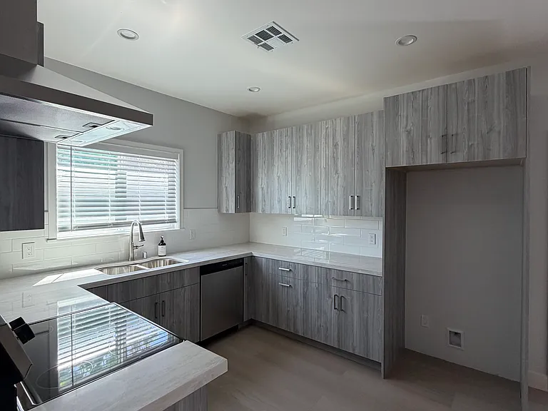 7030 Geyser Ave #7030 — Photo 4