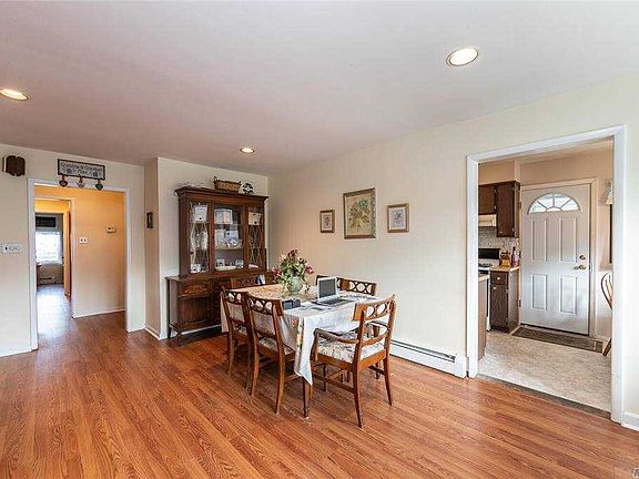 4th image of 2861 Sunnybrook Dr W