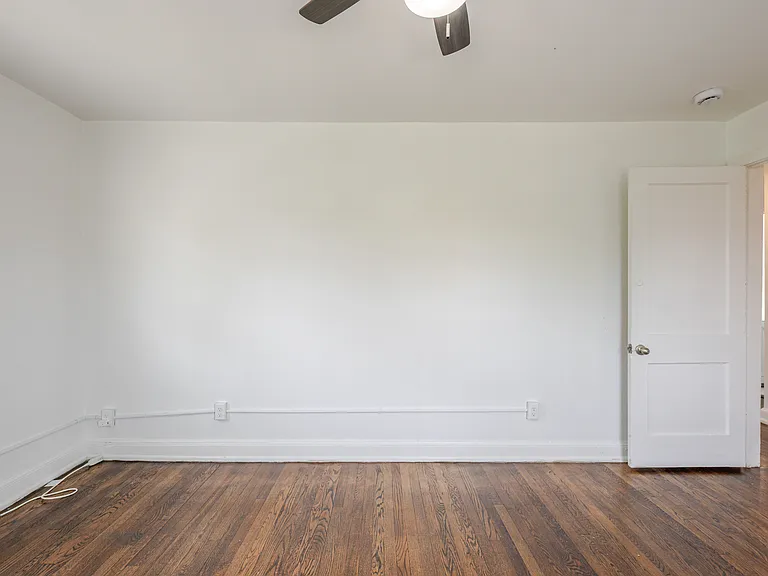 2425 E St NE #4 — Photo 9