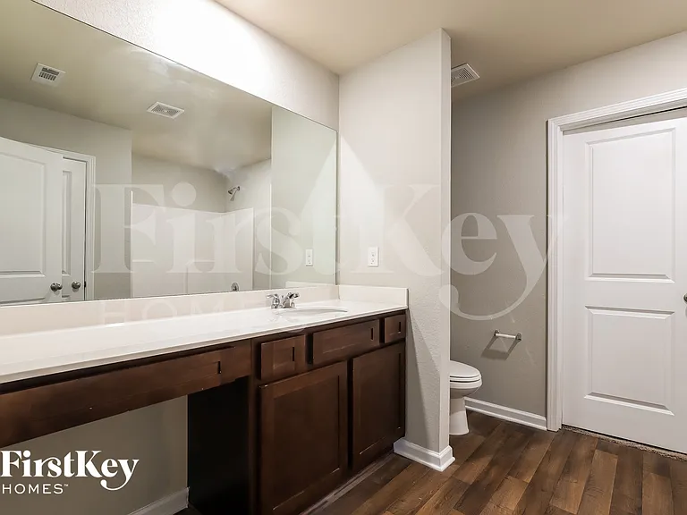 1006 Independence Ave — Photo 10