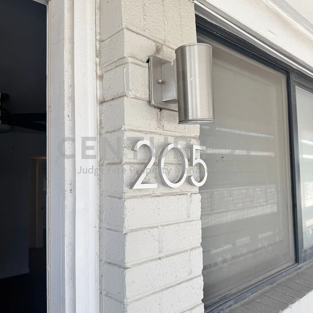 This Stylish Mid-Century Modern 1/1 in the Uptown East Area is Move-In Ready and Waiting For You! — Photo 1