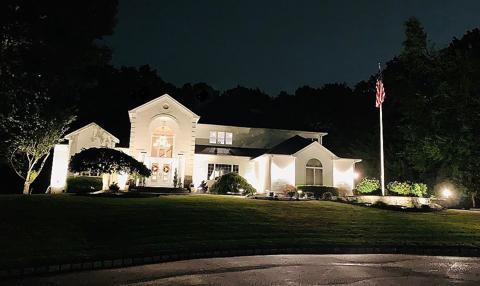 1st image of 33 Woodhollow Ln