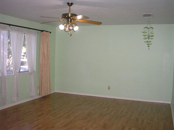 5th image of 804 Laura Belle Dr
