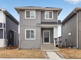 124 W Chelsea Gln, Chestermere, AB T1X2P4