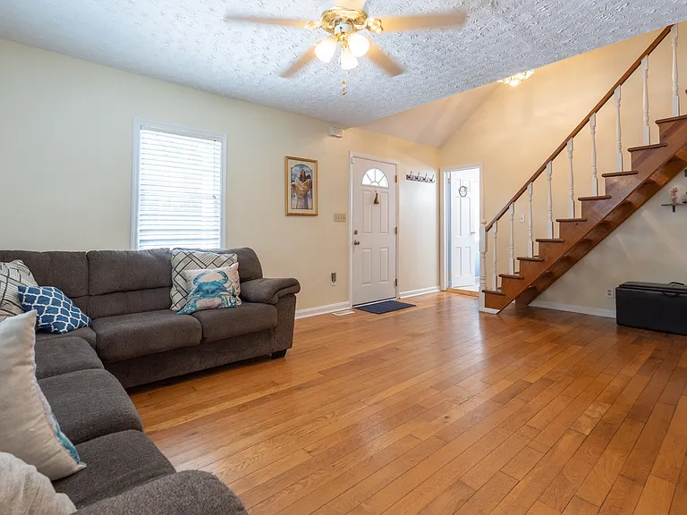 8065 W Glen Rd — Photo 3