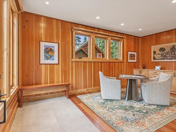 2nd image of 850 Sunny Dr
