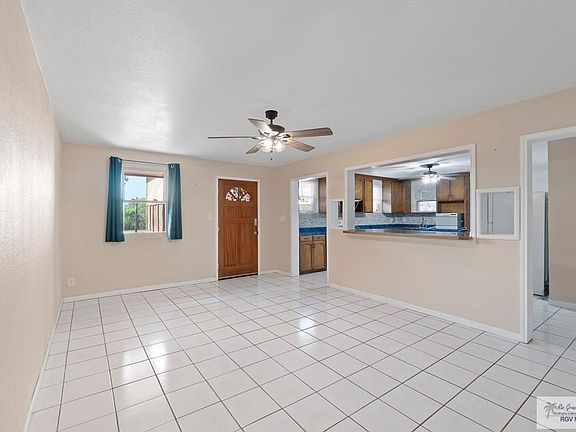 4th image of 22484 N Olmito Rd