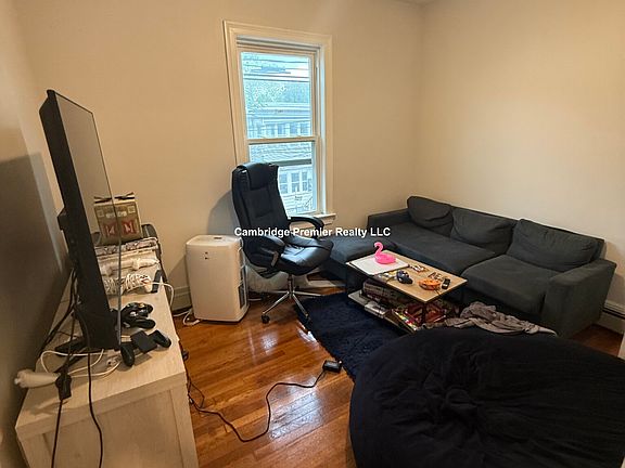 5th image of 86 Norfolk St #2