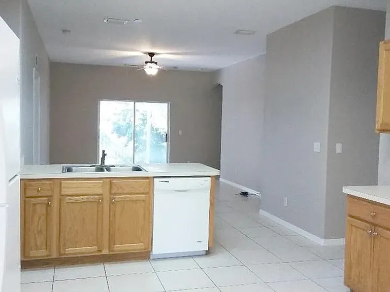 7955 101st Ct — Photo 5