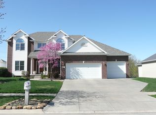 6157 Blackstone Rd, Lincoln, NE 68526