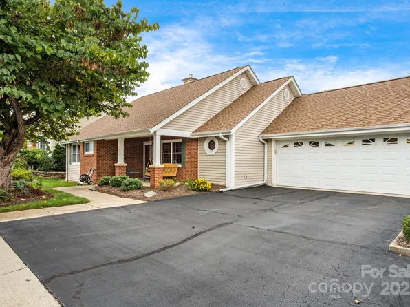 1015 Saddlebrook Dr, Hendersonville, NC 28739