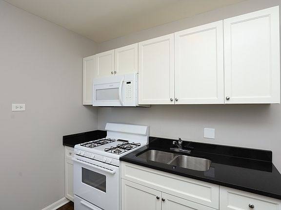 4th image of 5748 N Winthrop Ave #103