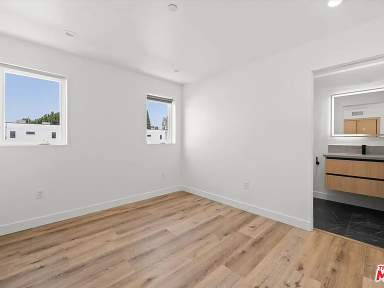 839 N McCadden Pl #B — Photo 23