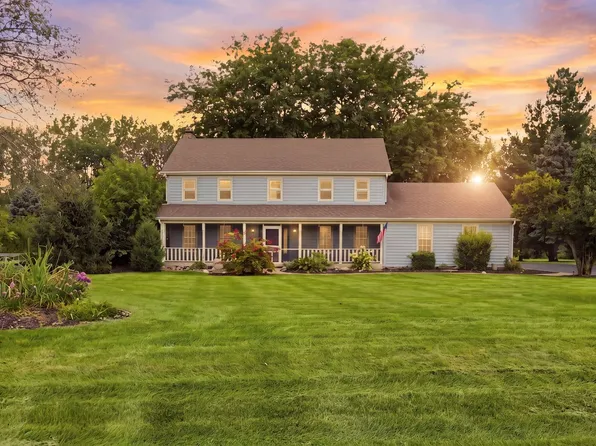 7N660 Cloverfield Cir, St Charles, IL 60175