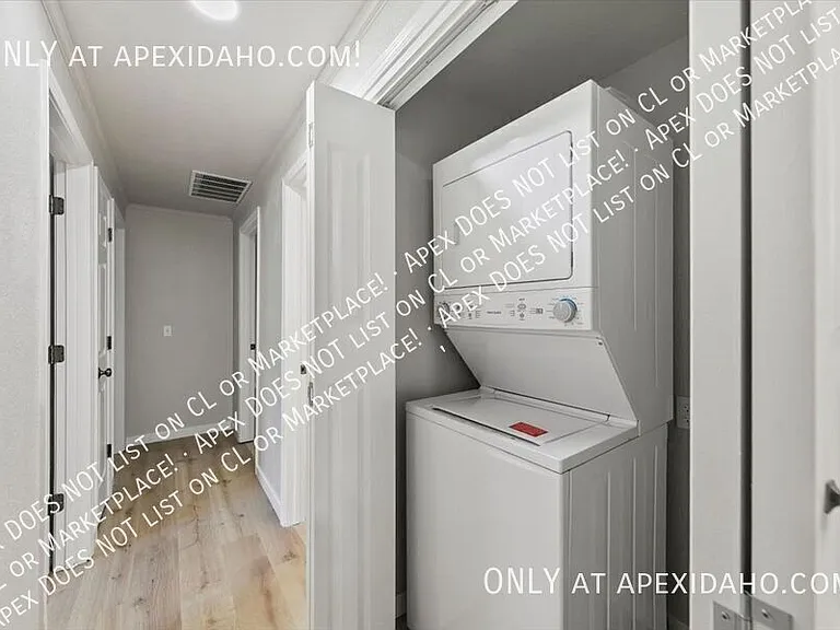 249 S Harlan Pl — Photo 17