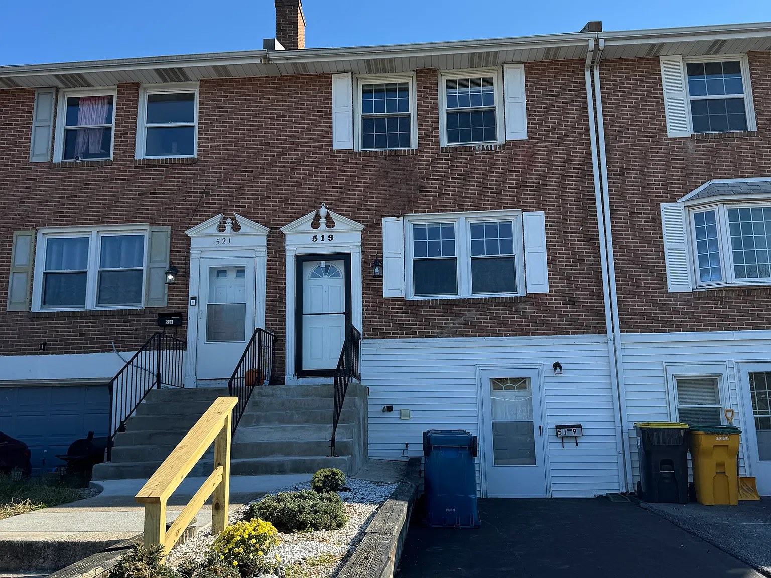3 bed, 1.5 bath, 1625 sqft, $2,000 — Photo 2