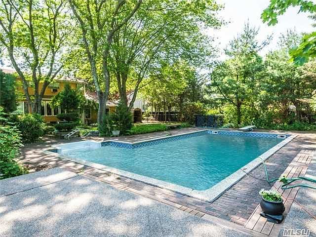 1st image of 19 Merrivale Dr