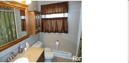 Main bath
						:
						Crown moldings
Granite
Ceramic tile