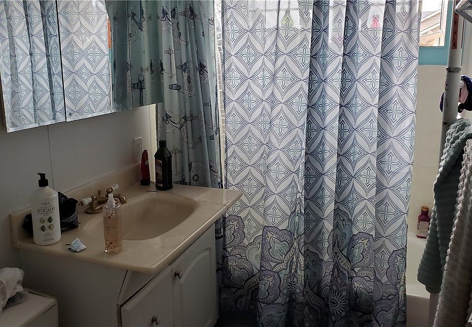 1st image of 717 SE Scenic View Dr