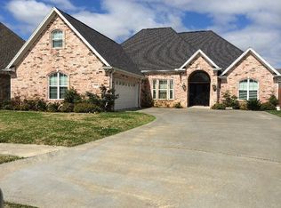 3112 Labrador Ln, Port Neches, TX 77651