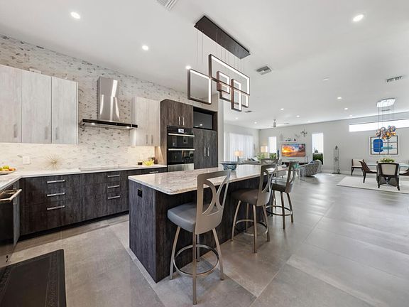 4th image of 1528 NE 16th Avenue