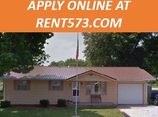 690 W Bruton St, Centralia, MO 65240