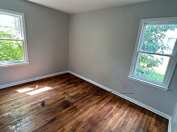 4th image of 204 E Nevada St #1
