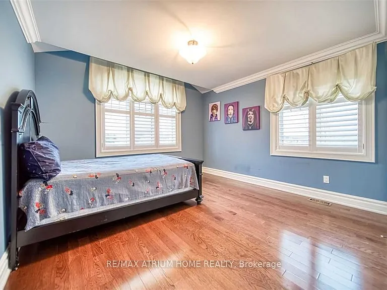 18 Soleil Blvd — Photo 12