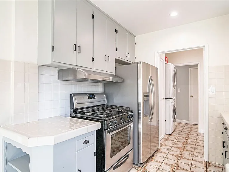 348 W Spazier Ave — Photo 4
