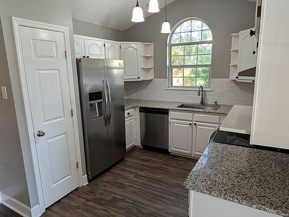 5th image of 540 Linda St