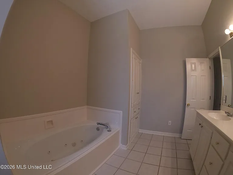 124 Hunters Row — Photo 32