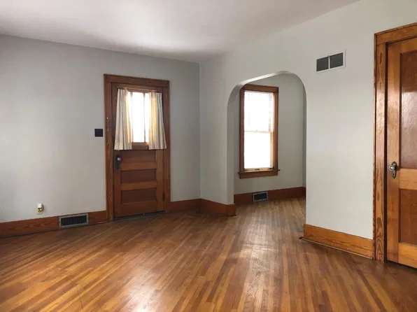 113 E 4th St #2, Muscatine, IA 52761