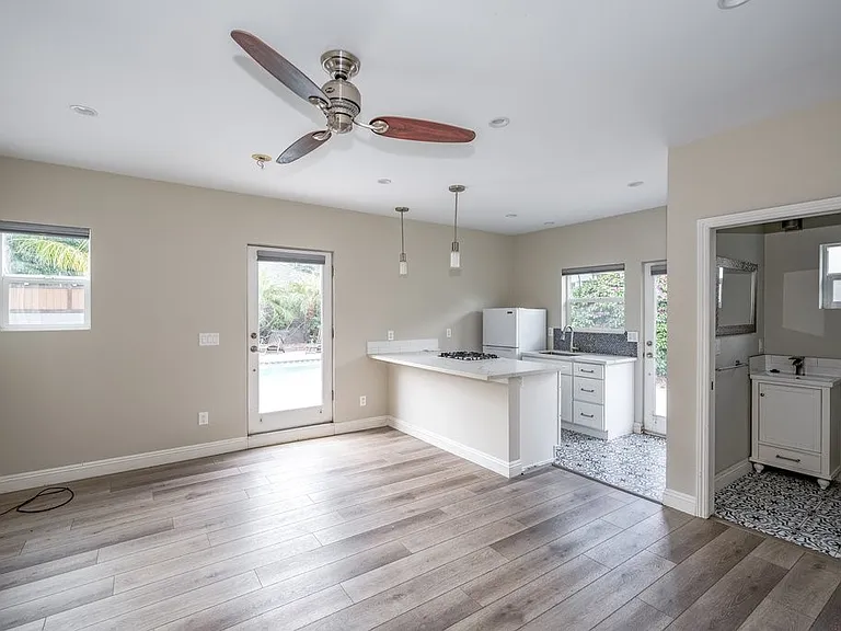 5940 Simpson Ave — Photo 2