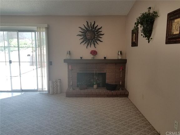 4th image of 5994 N Walnut Ave