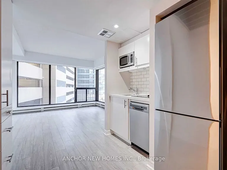 55 Harbour Sq #312 — Photo 16