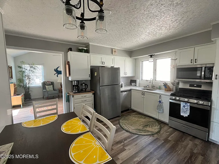 103 Chicago Ave — Photo 4