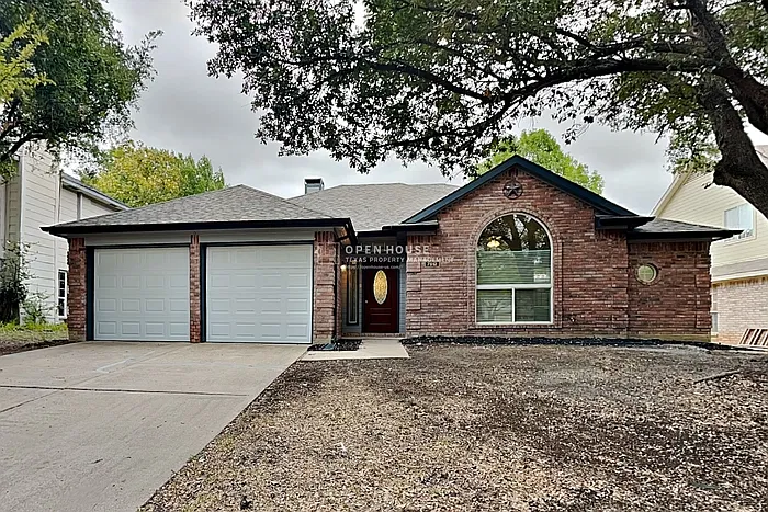 3 bed, 2.0 bath, 1639 sqft, $2,200 — Photo 1