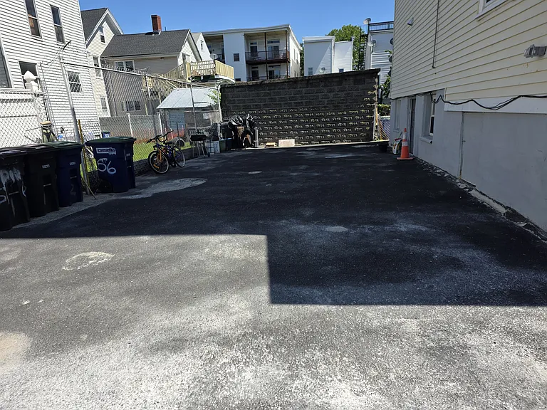 Pinckney St — Photo 23