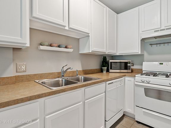 4th image of 10 N Lake St APT 207