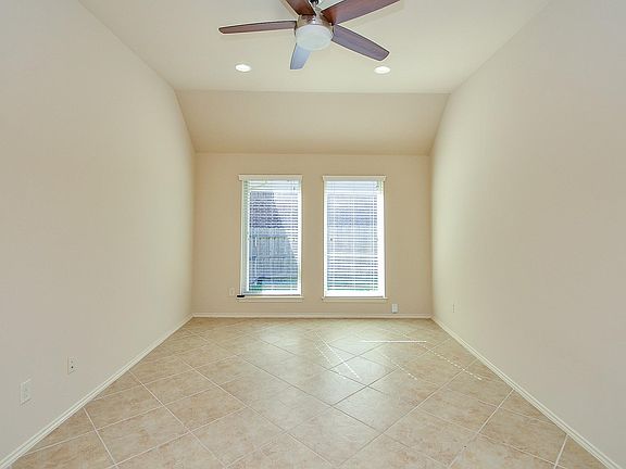 5th image of 22011 Larchmont Ct