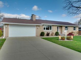 605 6th St, Waunakee, WI 53597