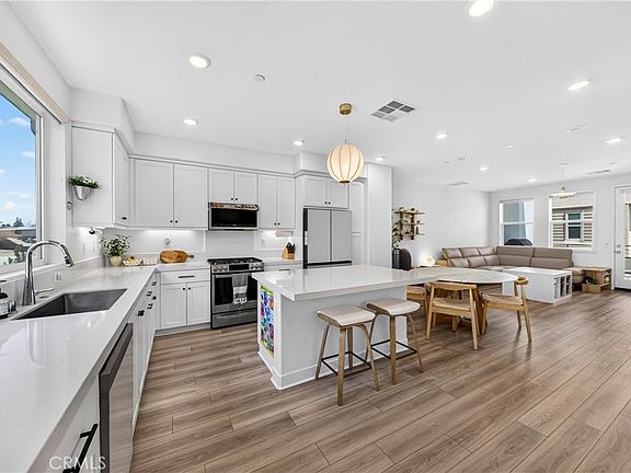 5th image of 1649 W Lincoln Ave Unit 103