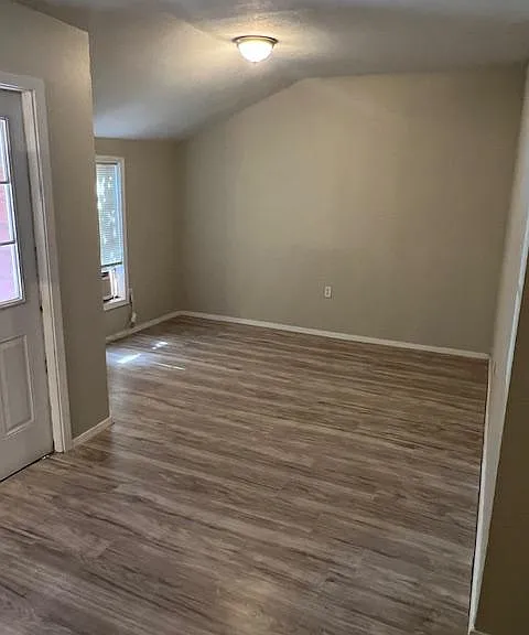 1209B Earl St — Photo 4