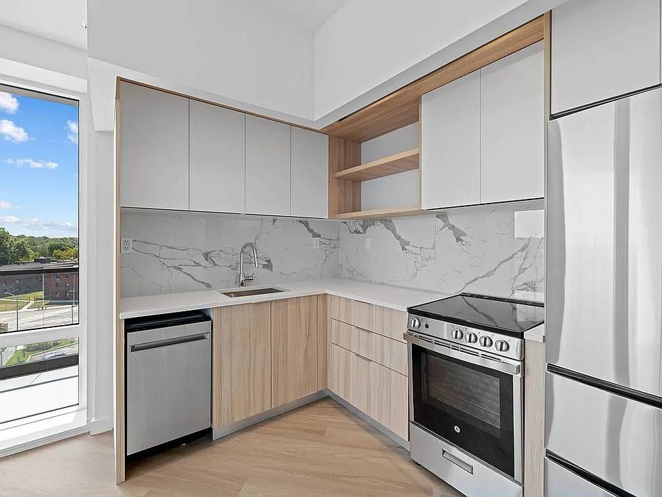 1st image of 311 Evergreen Ave #4