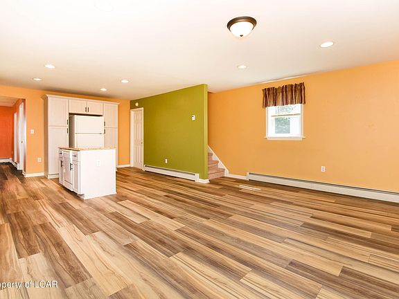 4th image of 848 Spring St